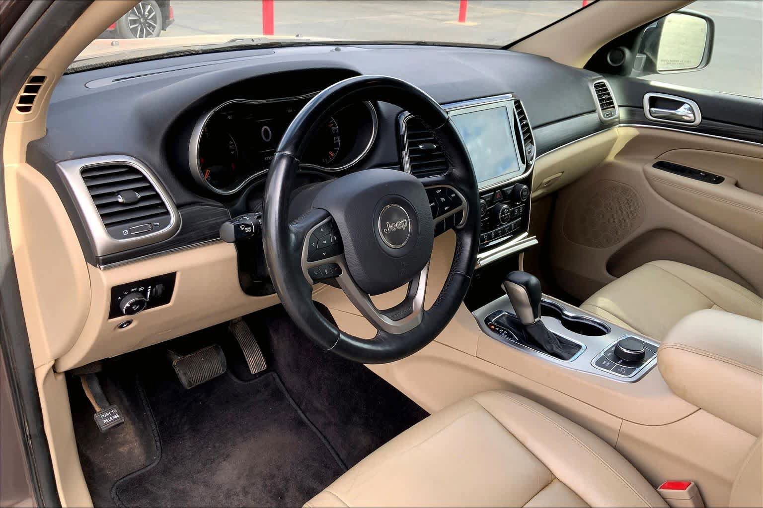 Used 2019 Jeep Grand Cherokee Limited w/ Trailer Tow Group IV AWD/4WD image 18