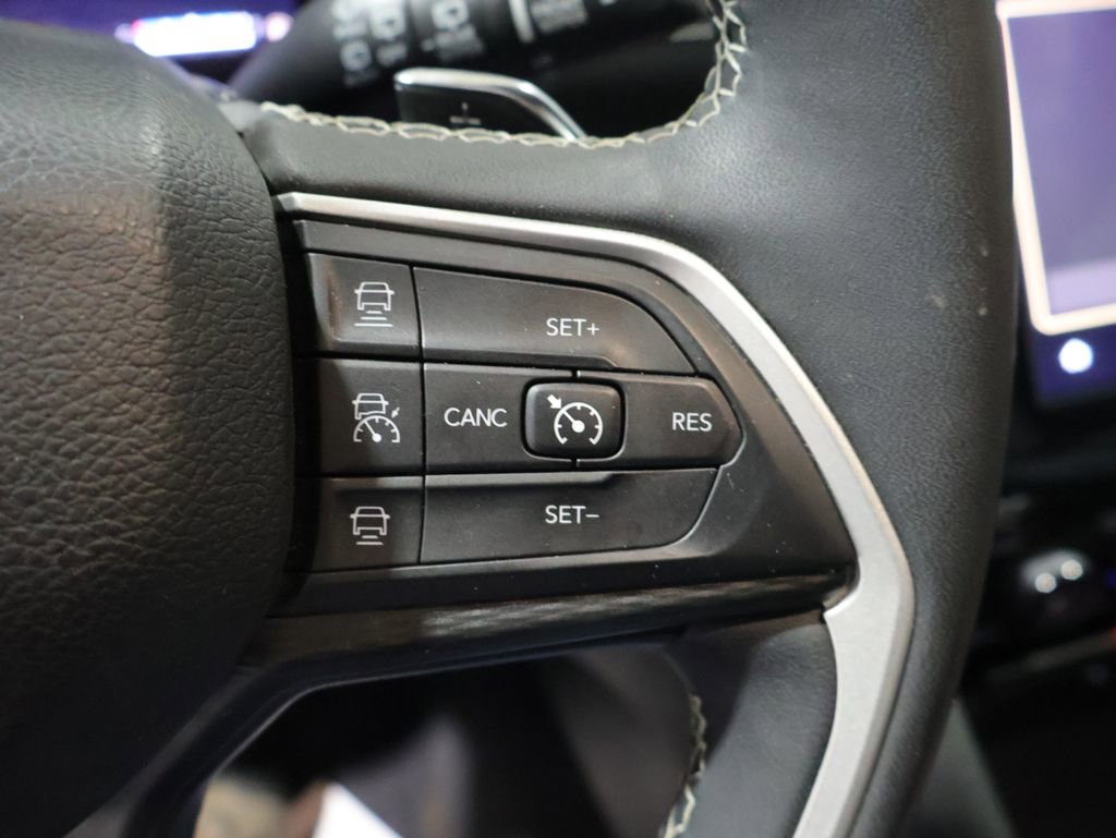 Used 2023 Jeep Grand Cherokee L Laredo image 36