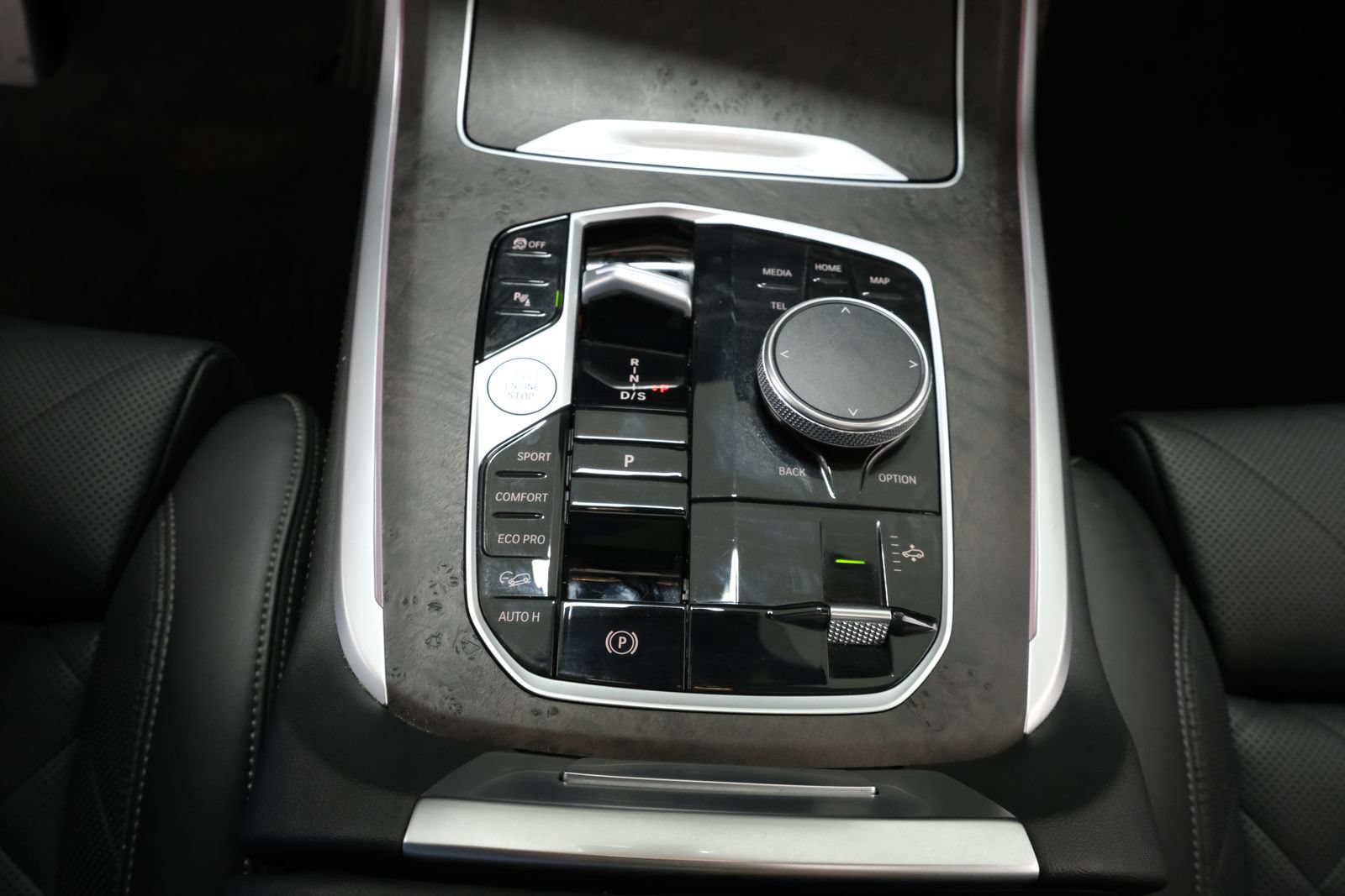 Used 2024 BMW X7 xDrive40i w/ Premium Package AWD/4WD image 23