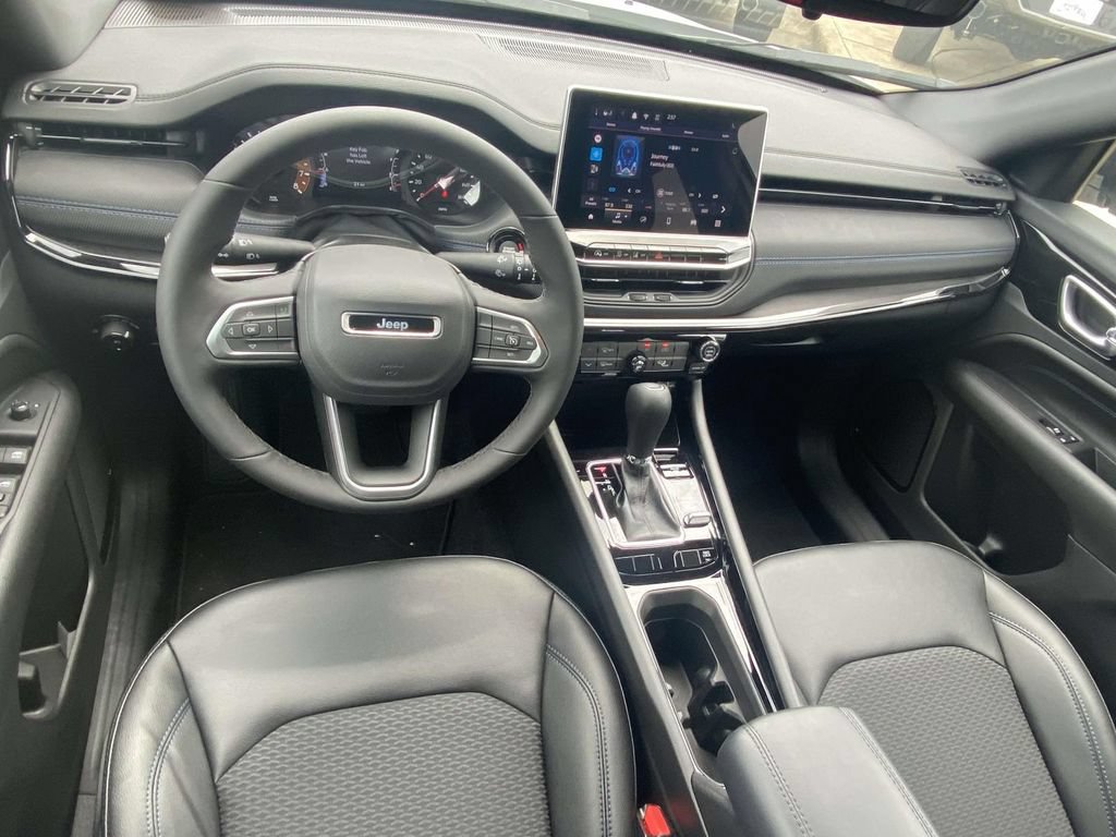 New 2026 Jeep Compass Latitude AWD/4WD image 40