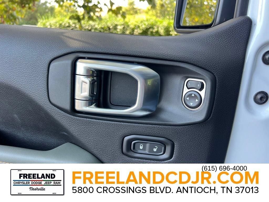 New 2025 Jeep Gladiator Mojave w/ Convenience Group AWD/4WD image 15