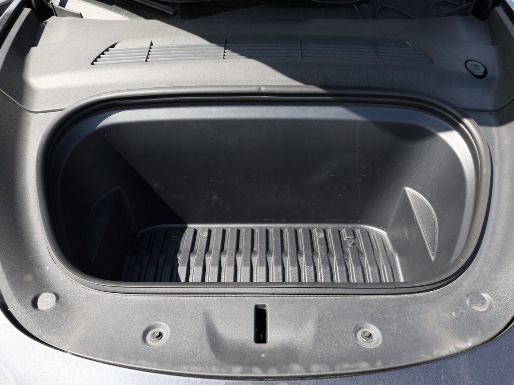 Used 2025 Tesla Model Y Long Range image 4