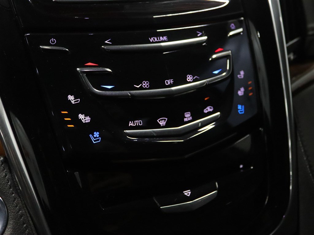 Used 2019 Cadillac Escalade Premium Luxury AWD/4WD image 33