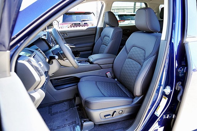 New 2026 Nissan Pathfinder SV w/ Cargo Package FWD image 23