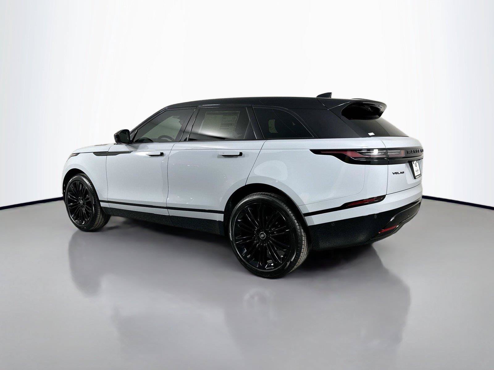 Certified 2026 Land Rover Range Rover Velar Dynamic SE AWD/4WD image 7