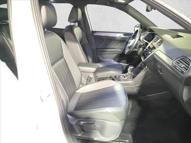 Used 2022 Volkswagen Tiguan SE R-Line image 10