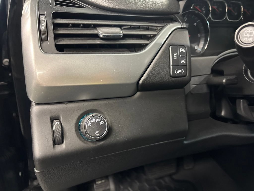 Used 2019 Chevrolet Suburban LT RWD image 15