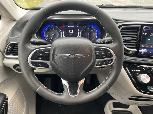 Used 2022 Chrysler Pacifica Touring-L image 21