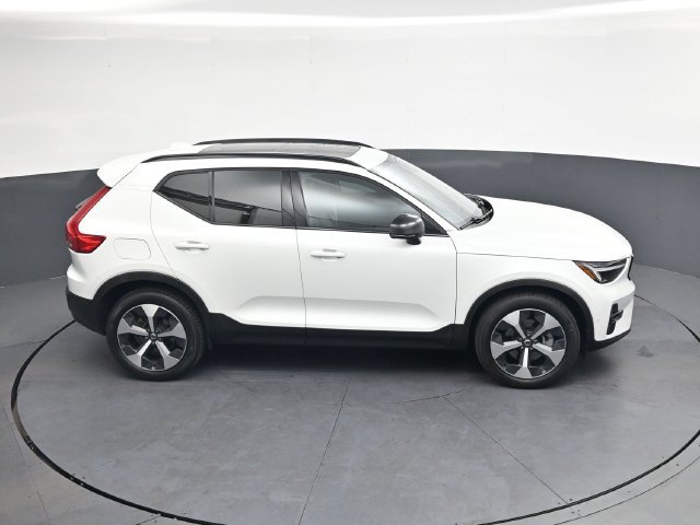 Used 2023 Volvo XC40 B4 Ultimate FWD image 22