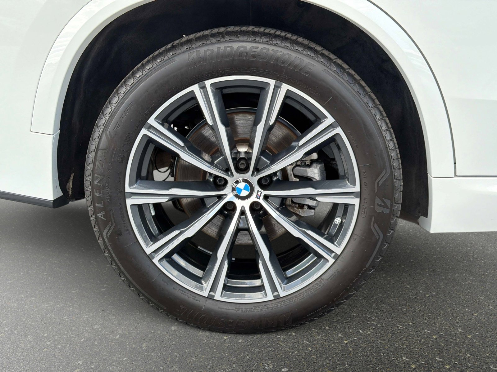 Used 2023 BMW X5 sDrive40i w/ M Sport Package RWD image 14