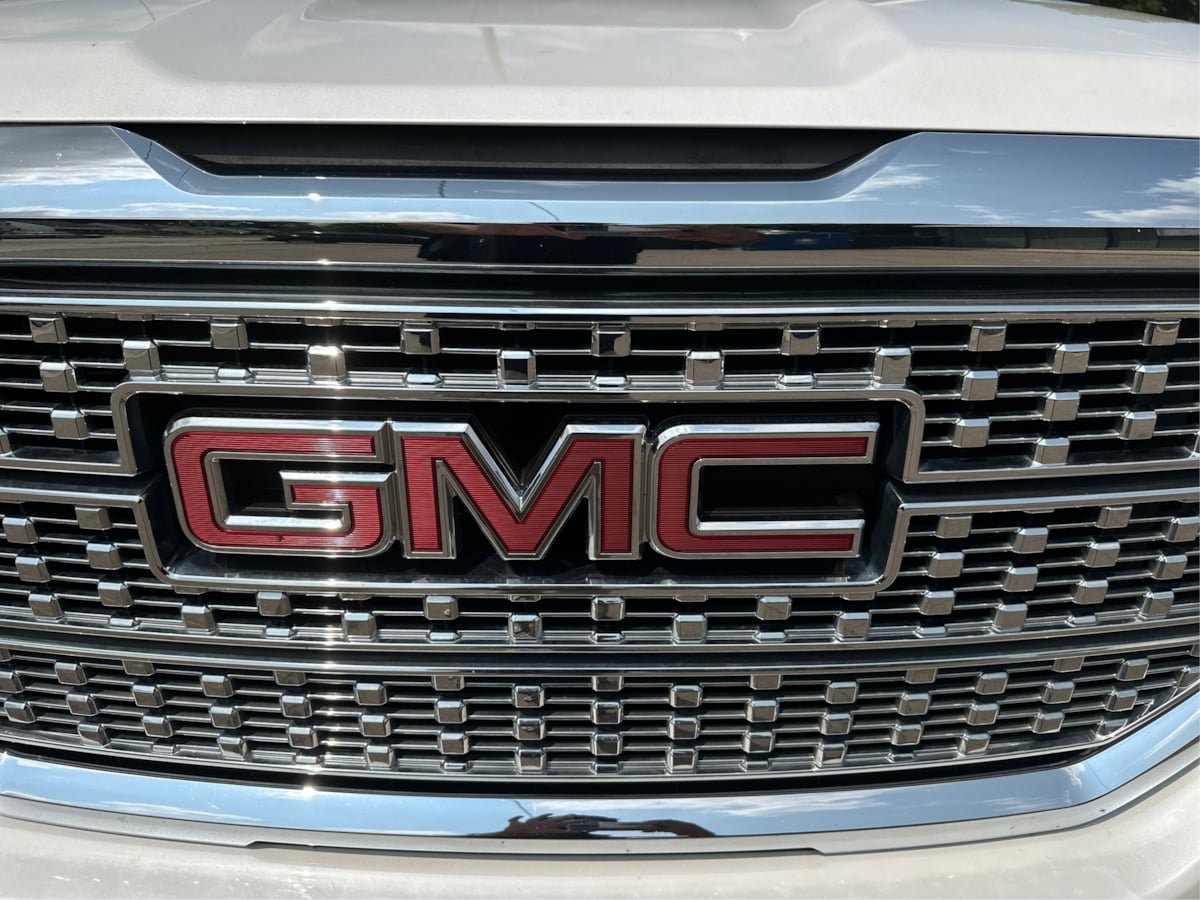 Used 2016 GMC Sierra 1500 Denali w/ Enhanced Driver Alert Package AWD/4WD image 22