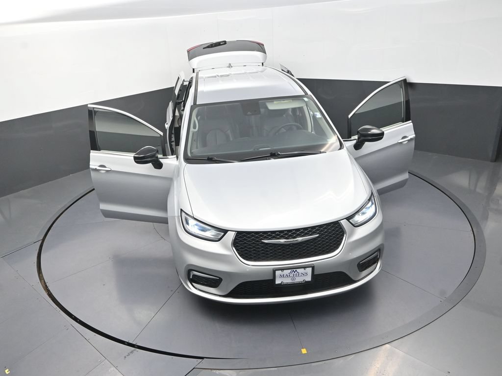 Used 2024 Chrysler Pacifica Limited FWD image 30