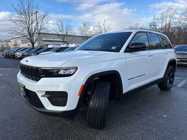 Certified 2024 Jeep Grand Cherokee Altitude image 3