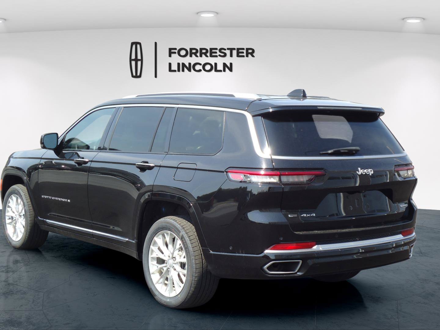 Used 2021 Jeep Grand Cherokee L Summit w/ Luxury Tech Group V AWD/4WD image 5