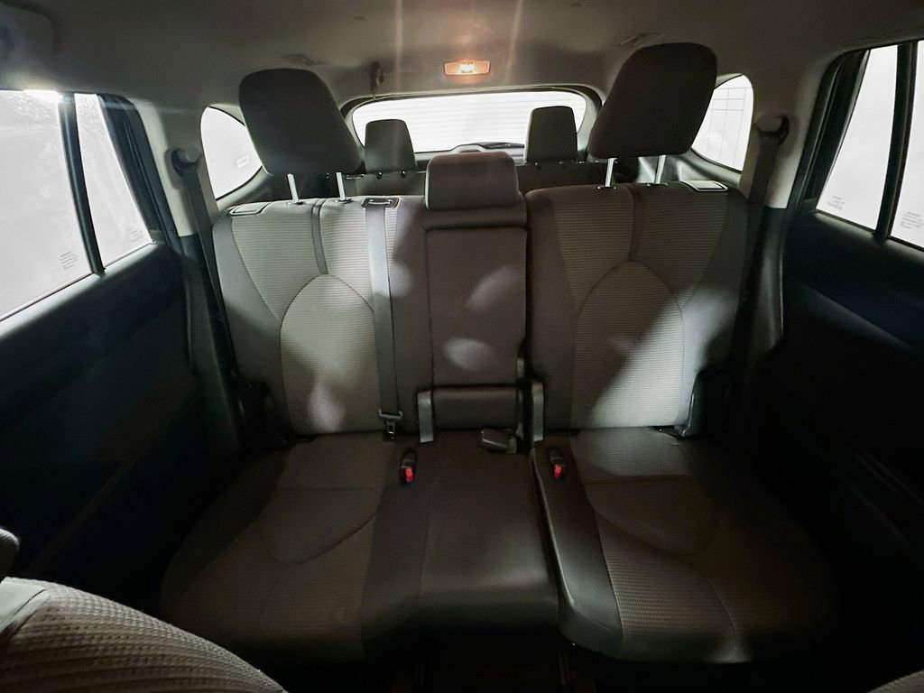 Used 2024 Toyota Highlander LE image 13