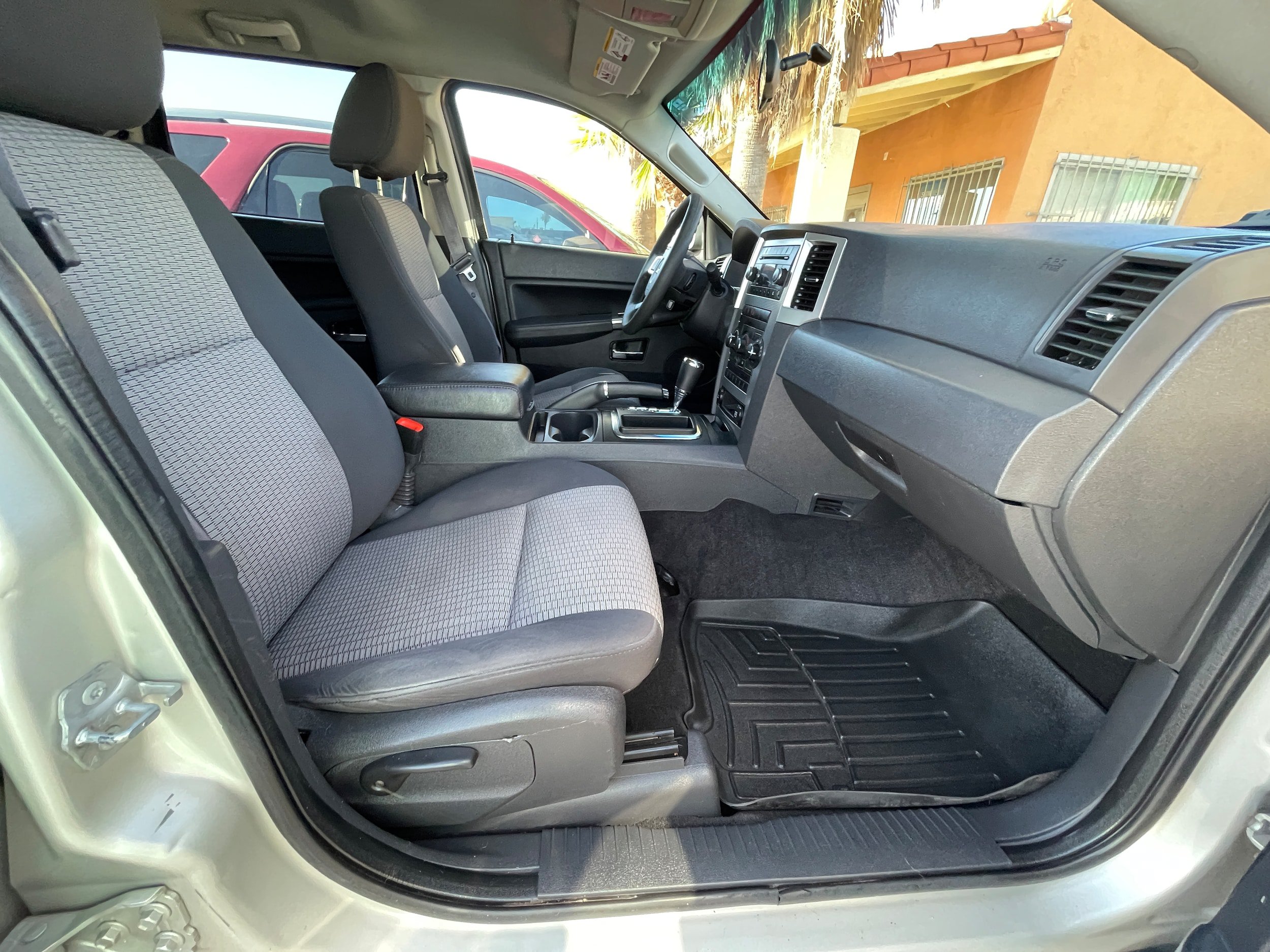 Used 2010 Jeep Grand Cherokee Laredo AWD/4WD image 21