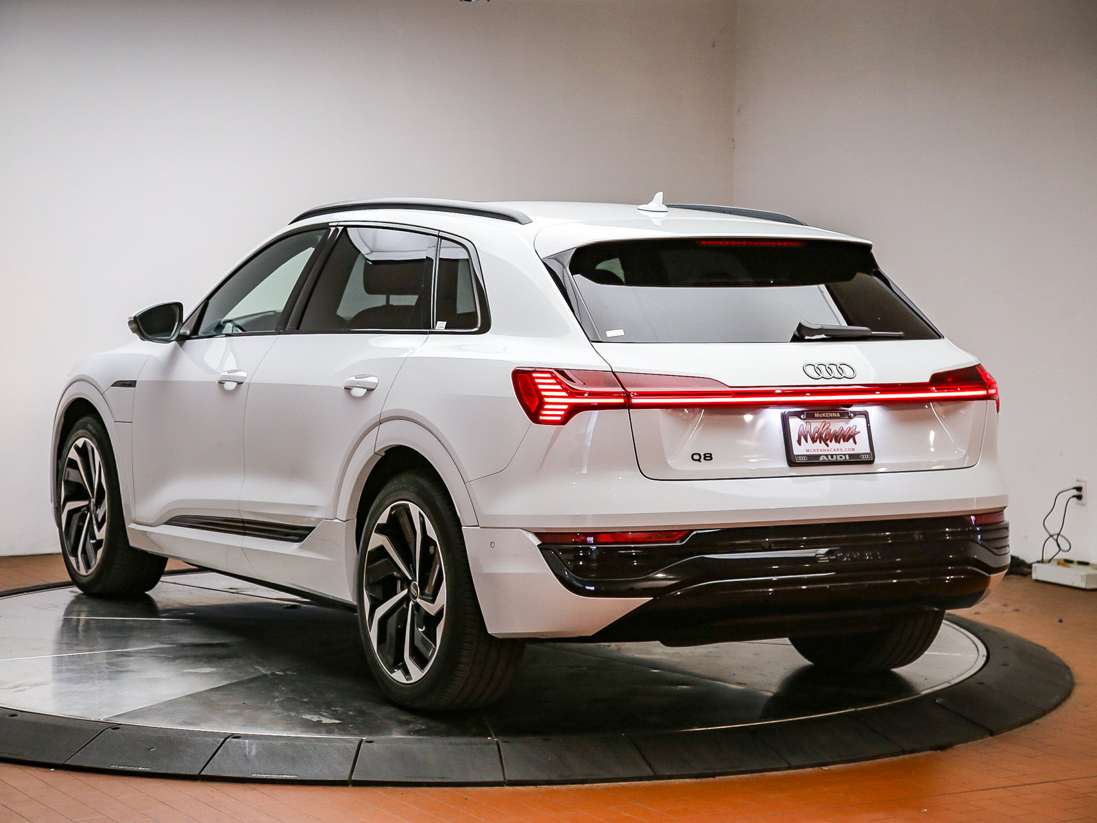 Certified 2024 Audi Q8 e-tron Premium Plus AWD/4WD image 5