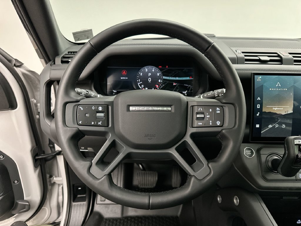 Used 2026 Land Rover Defender 130 X-Dynamic SE AWD/4WD image 31