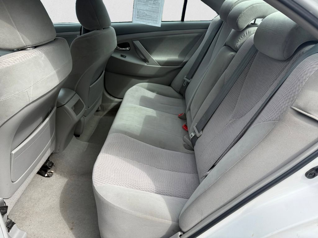 Used 2011 Toyota Camry LE FWD image 13