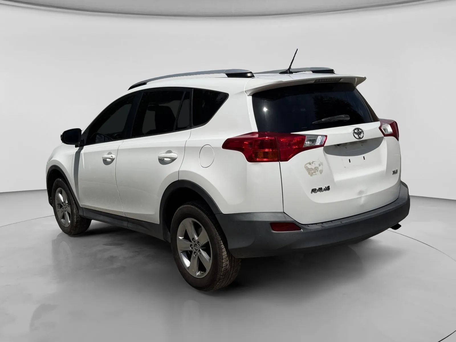 Used 2015 Toyota RAV4 XLE FWD image 3