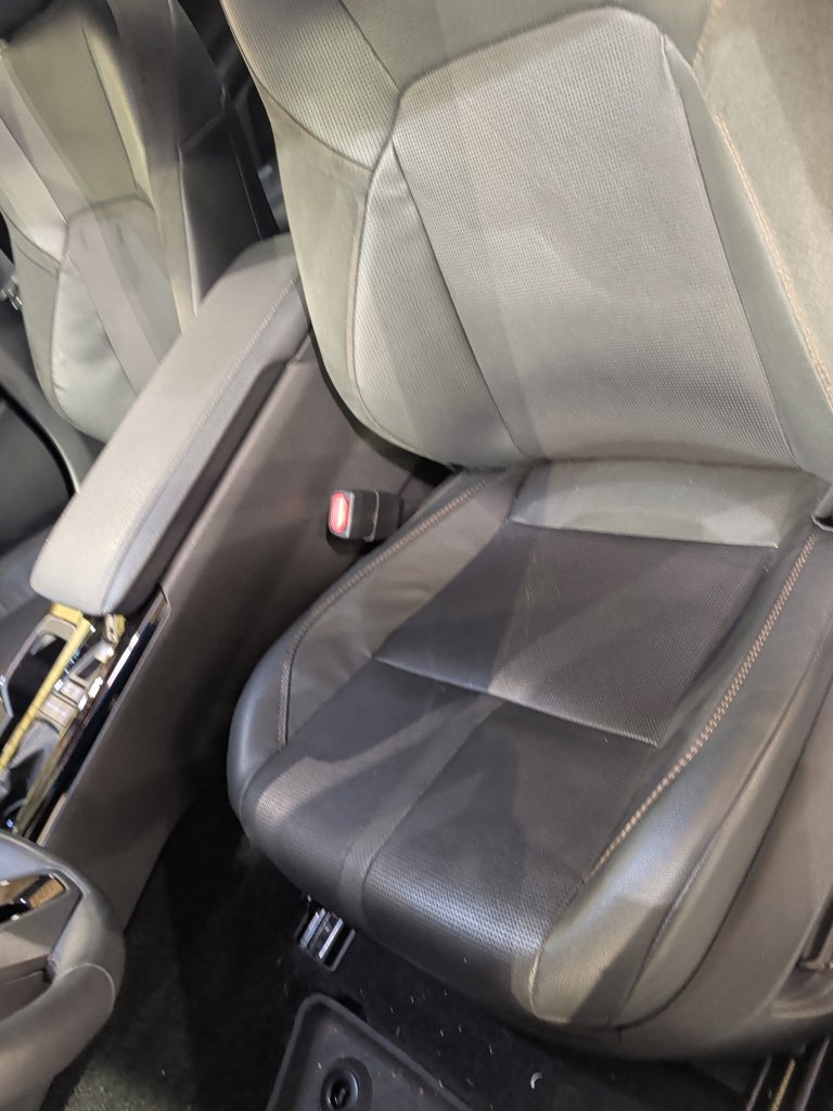 Used 2025 Toyota Camry XLE w/ Premium Plus Package AWD/4WD image 6