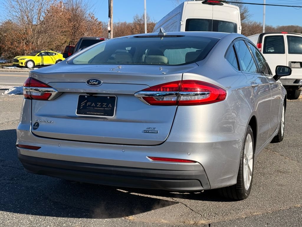 Used 2020 Ford Fusion SE FWD image 11