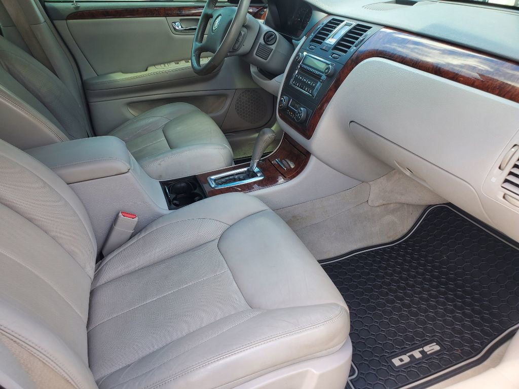 Used 2006 Cadillac DTS w/ Trunk Convenience Package image 34