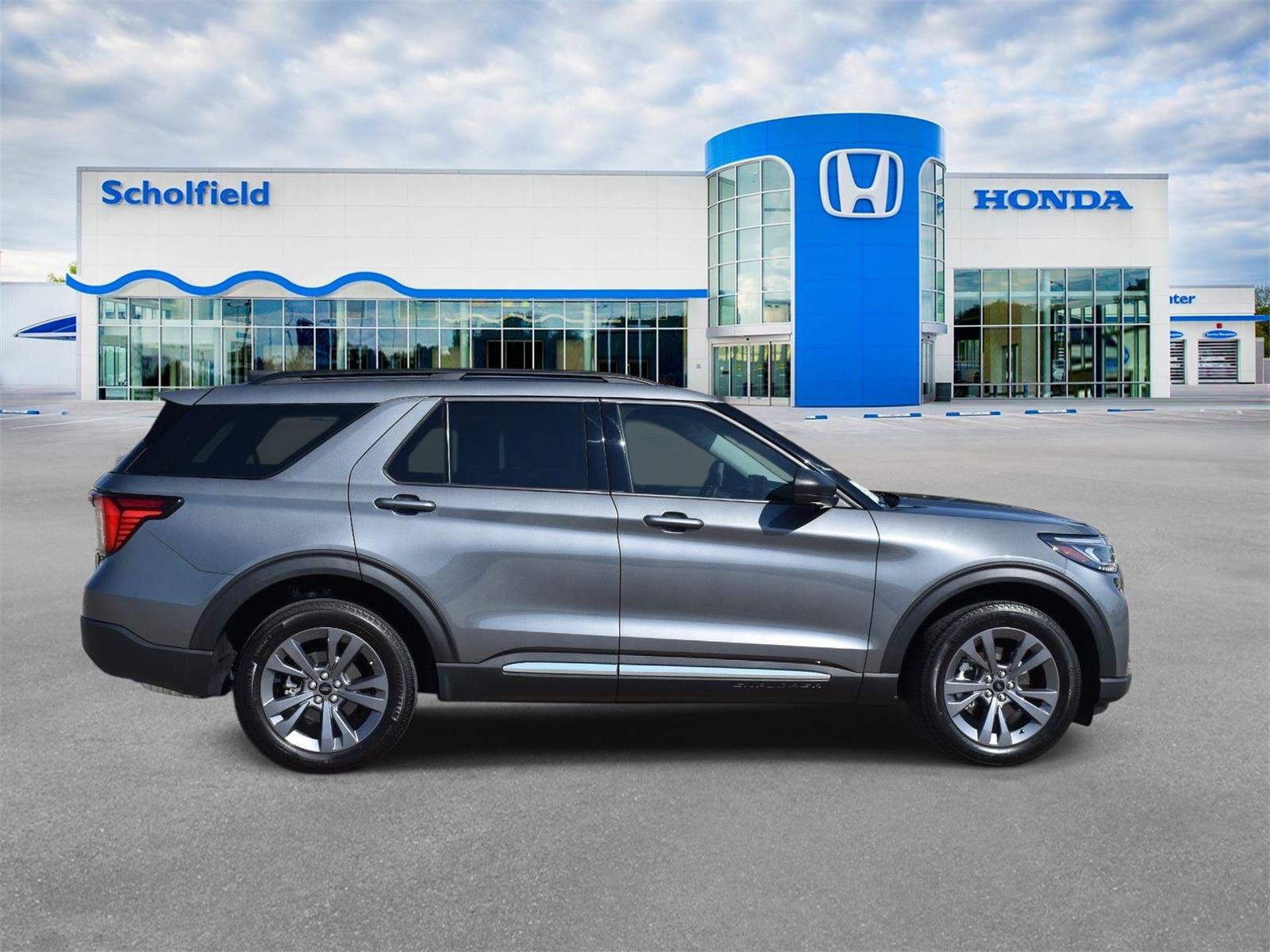 Used 2025 Ford Explorer Active w/ Active Comfort Package AWD/4WD image 2