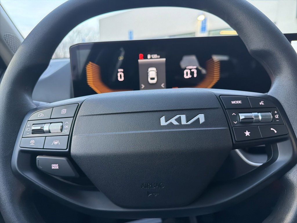 New 2025 Kia K4 LXS image 36