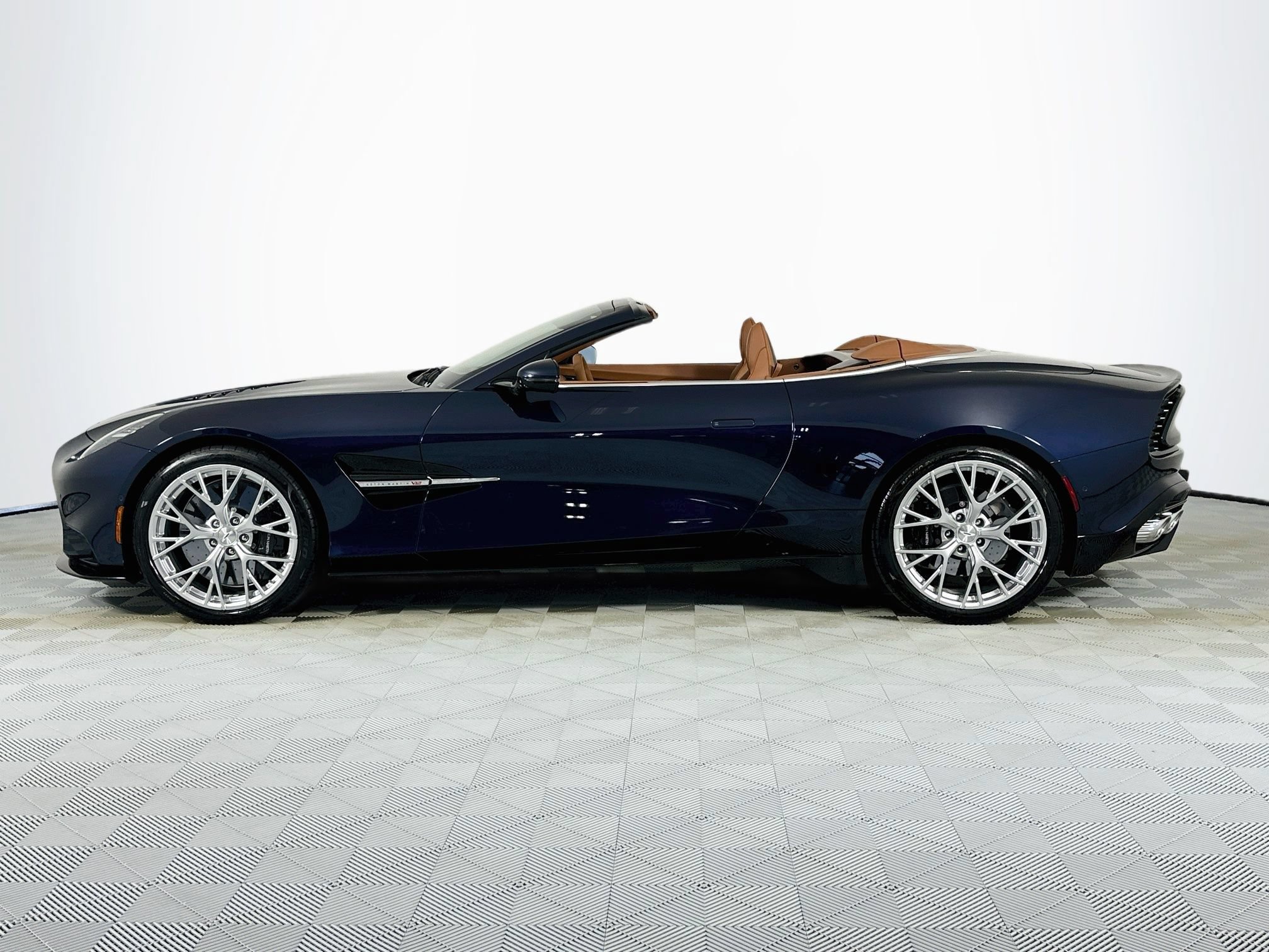 New 2026 Aston Martin Vanquish Convertible RWD image 8