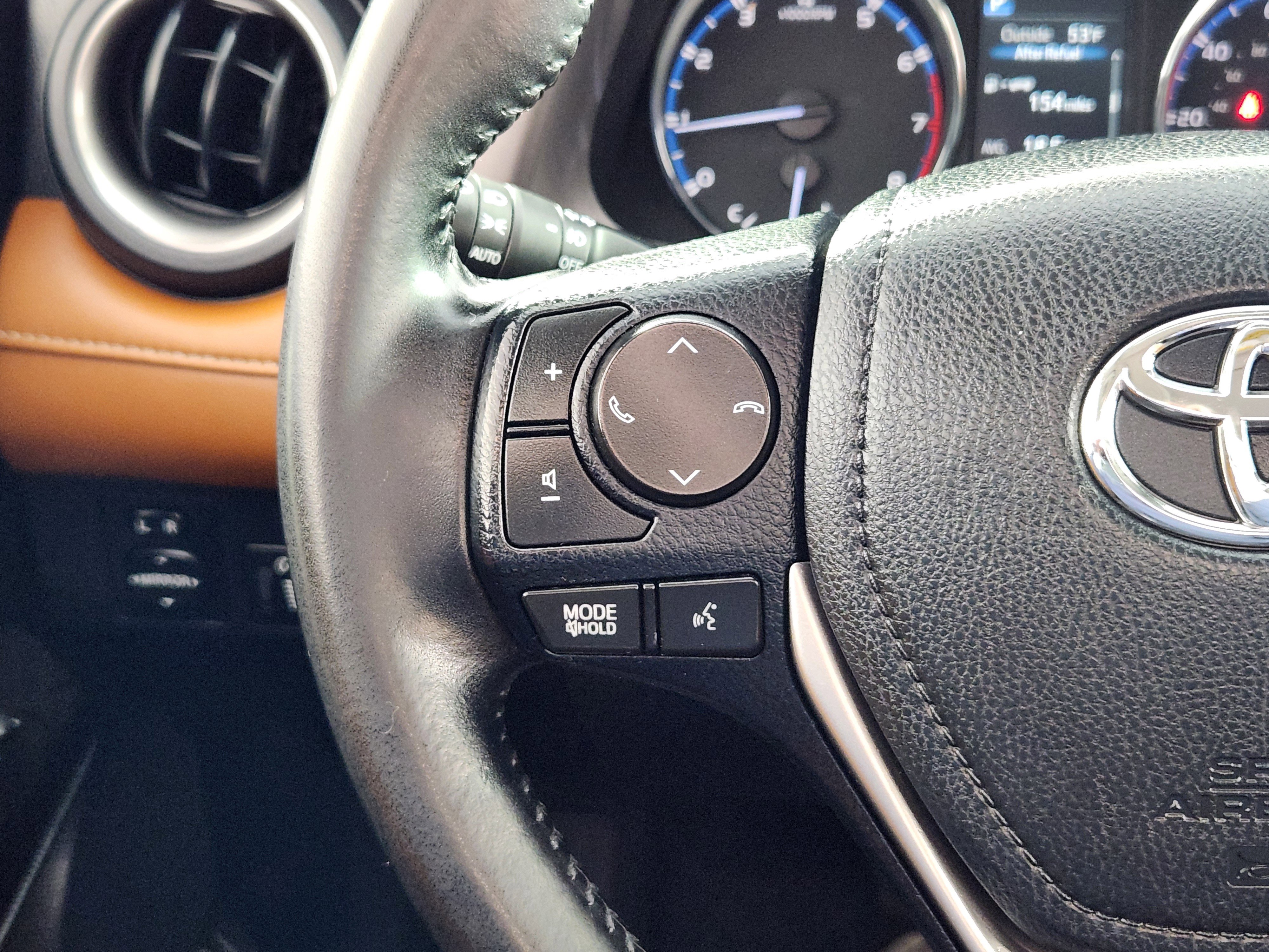 Used 2017 Toyota RAV4 Limited image 18