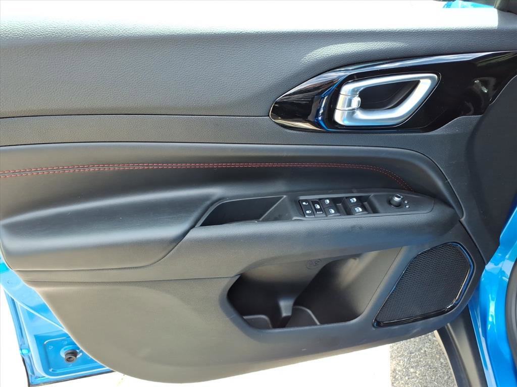 Used 2025 Jeep Compass Trailhawk AWD/4WD image 8
