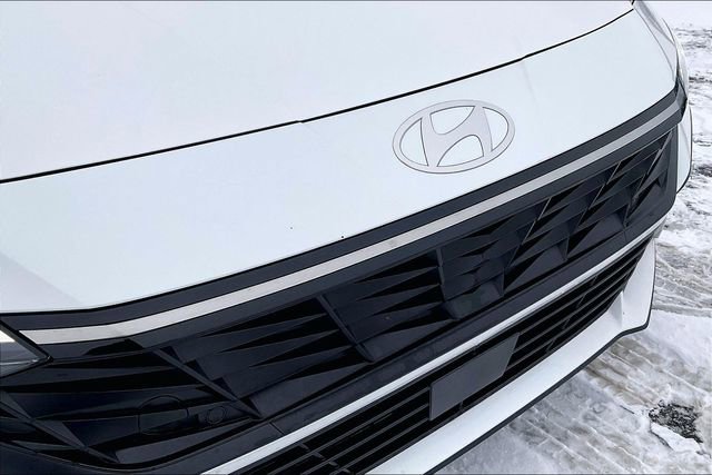 Certified 2025 Hyundai Elantra SEL image 30