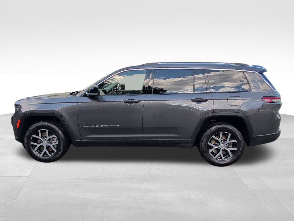 Used 2023 Jeep Grand Cherokee L Limited AWD/4WD image 2