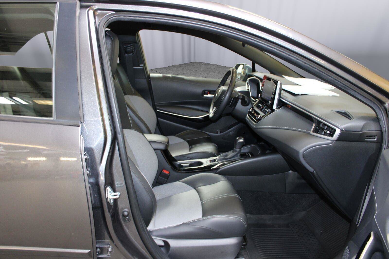 Used 2021 Toyota Corolla XSE FWD image 38