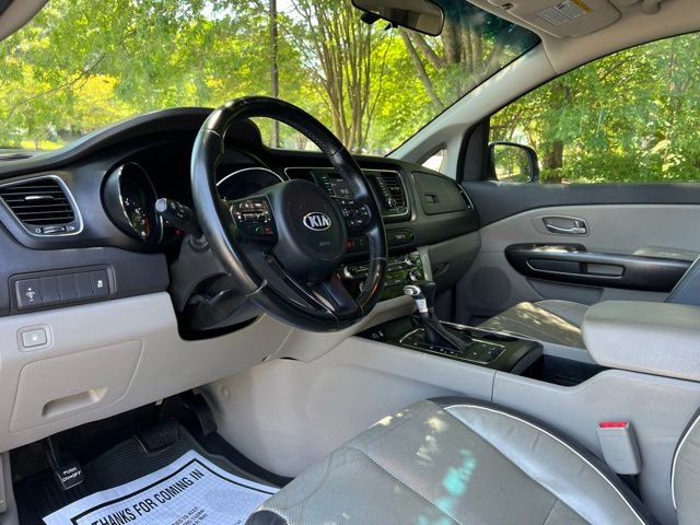 Used 2017 Kia Sedona LX w/ LX Essentials Premium Package FWD image 11