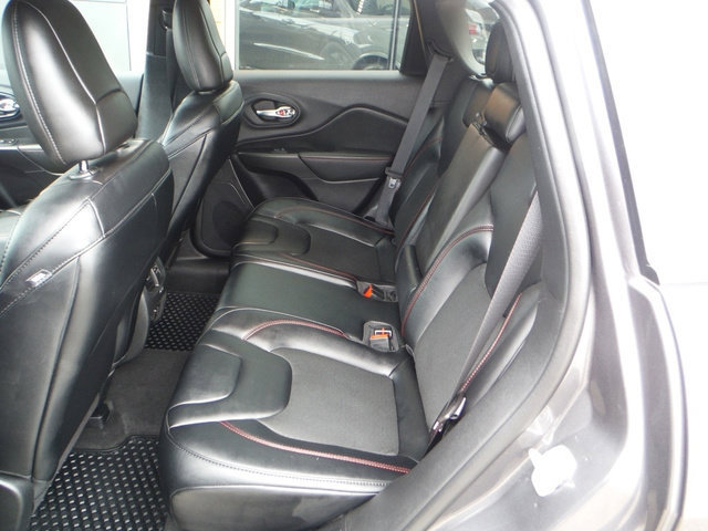 Used 2022 Jeep Cherokee Trailhawk w/ Comfort/Convenience Group AWD/4WD image 43