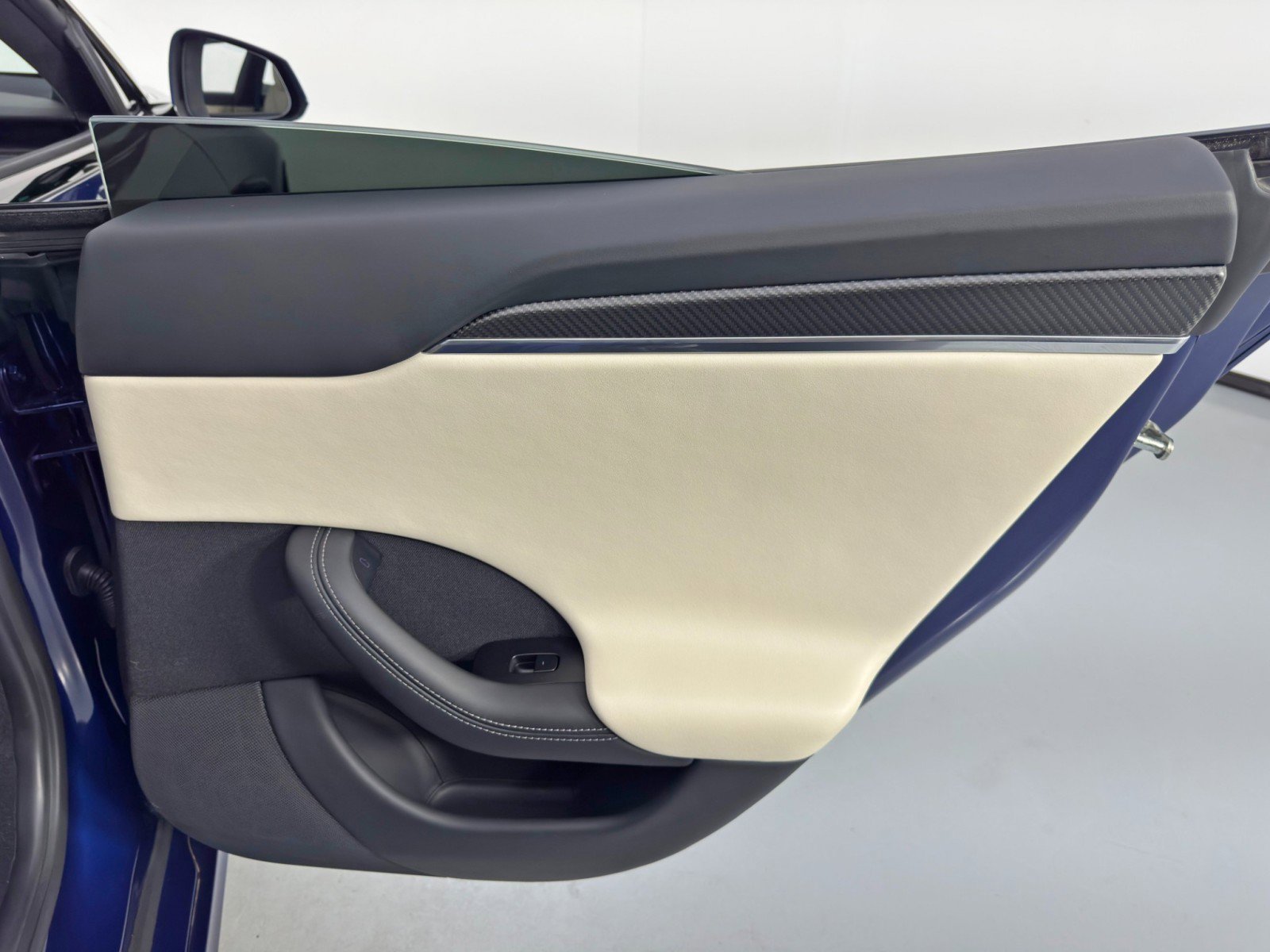 Used 2022 Tesla Model S Plaid image 48