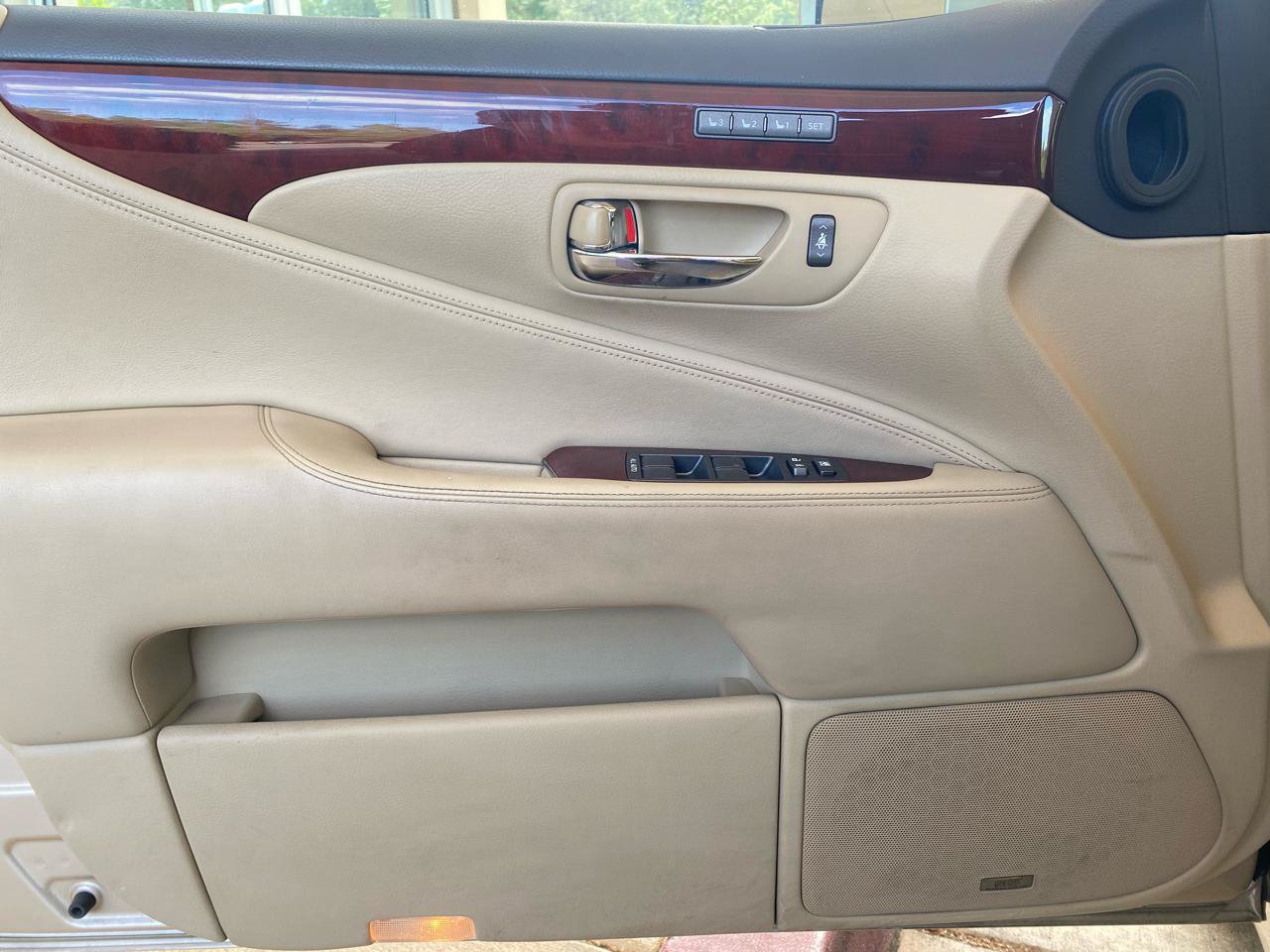 Used 2007 Lexus LS 460 L RWD image 9