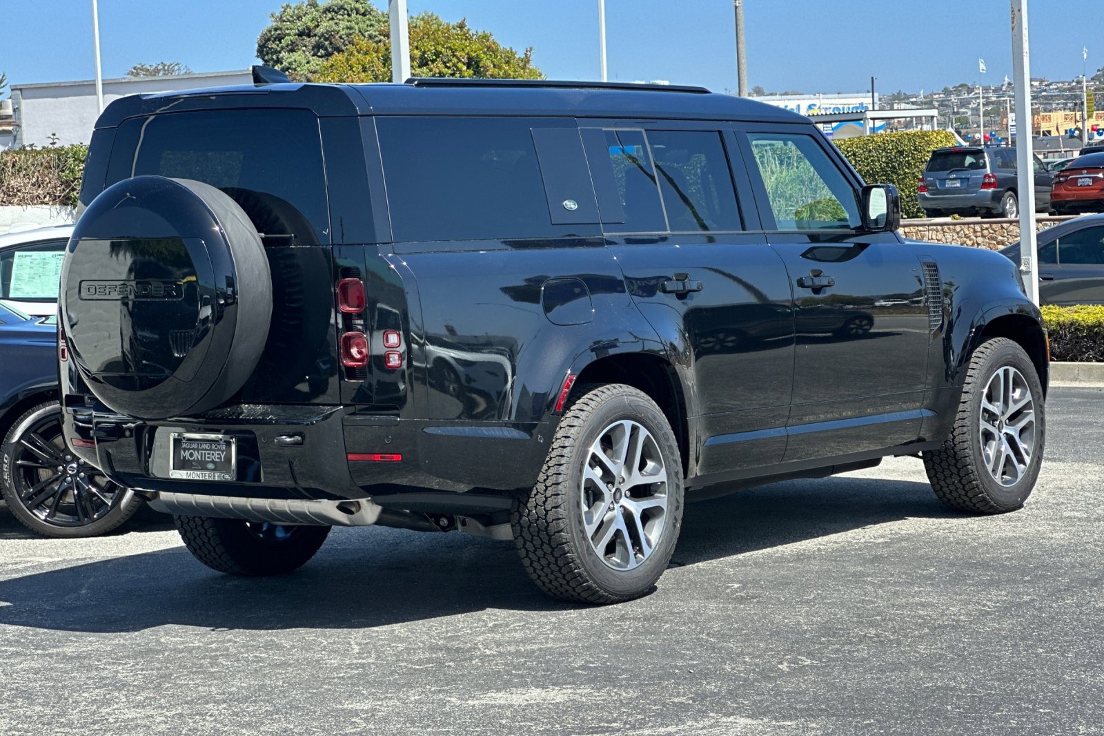 New 2024 Land Rover Defender 130 X-Dynamic SE image 5