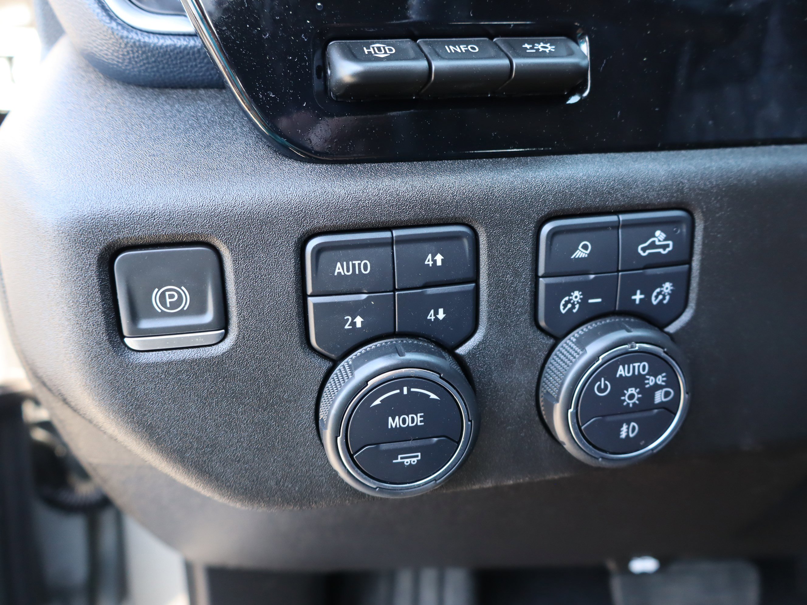 Used 2024 Chevrolet Silverado 2500 High Country w/ High Country Premium Package image 25