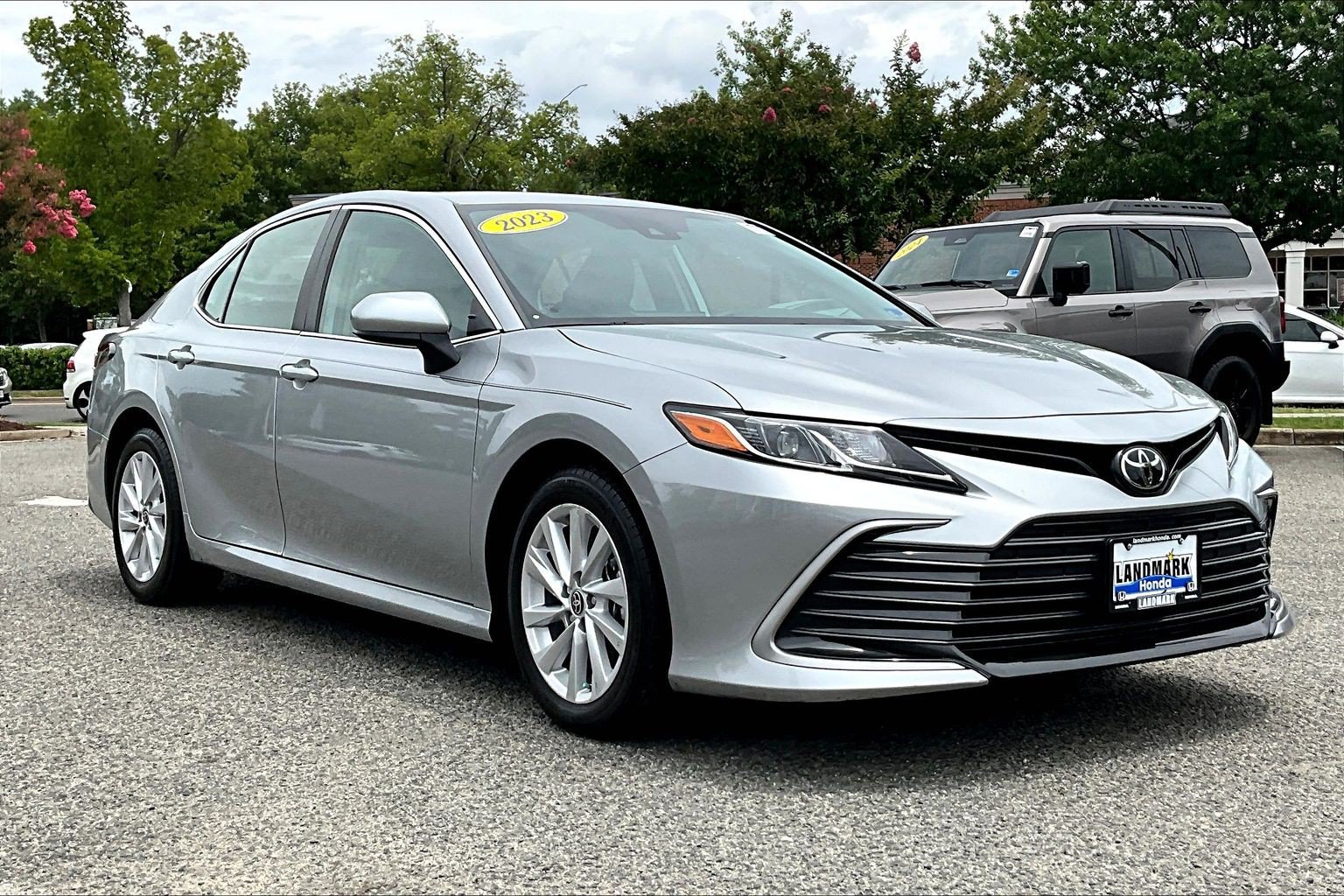 Used 2023 Toyota Camry LE AWD/4WD image 11