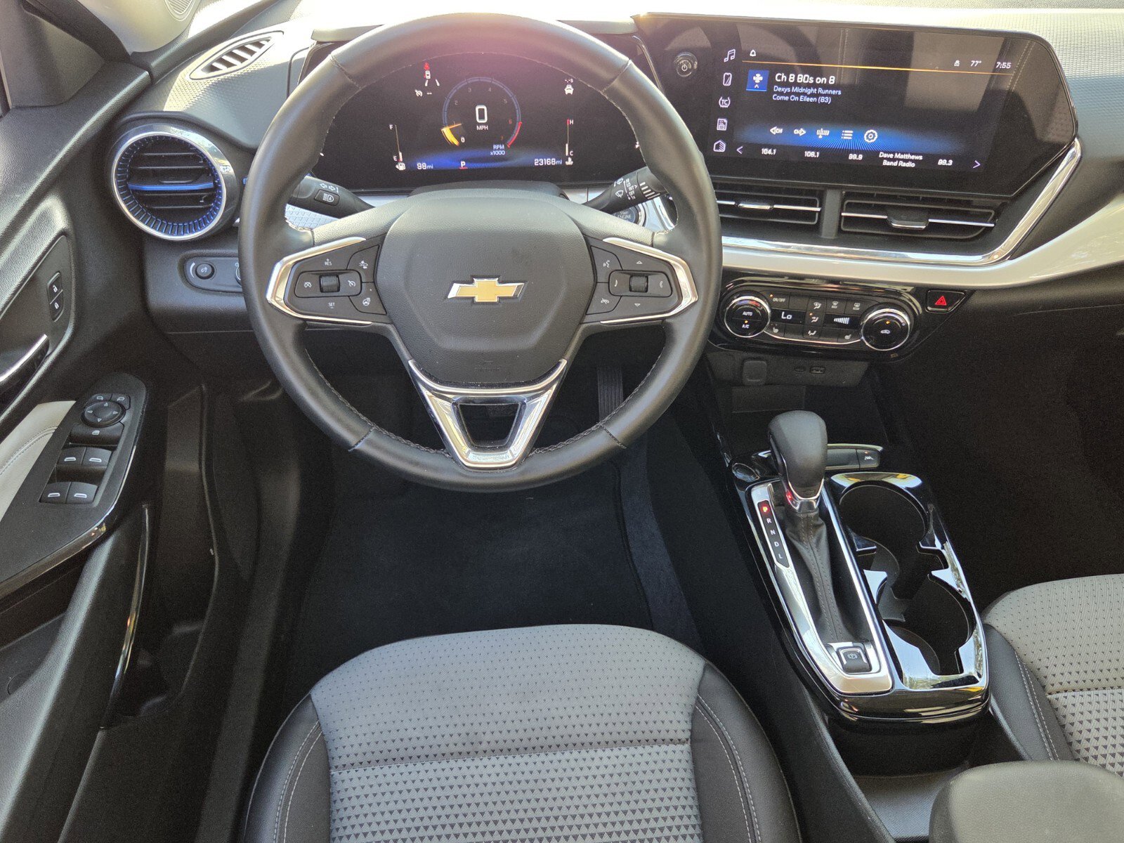 Used 2025 Chevrolet Trax LT w/ LT Convenience Package FWD image 14