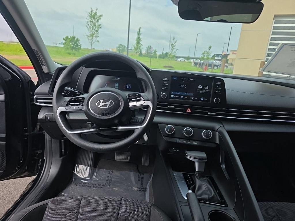 Used 2024 Hyundai Elantra SE FWD image 10