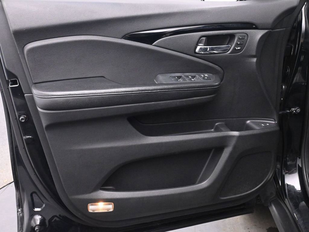 Used 2016 Honda Pilot Touring image 13