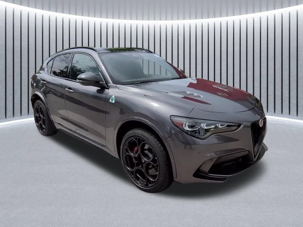 Used 2024 Alfa Romeo Stelvio Quadrifoglio AWD/4WD image 18