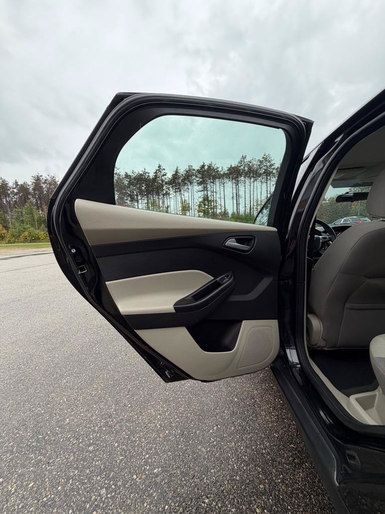 Used 2013 Ford Focus SE FWD image 15