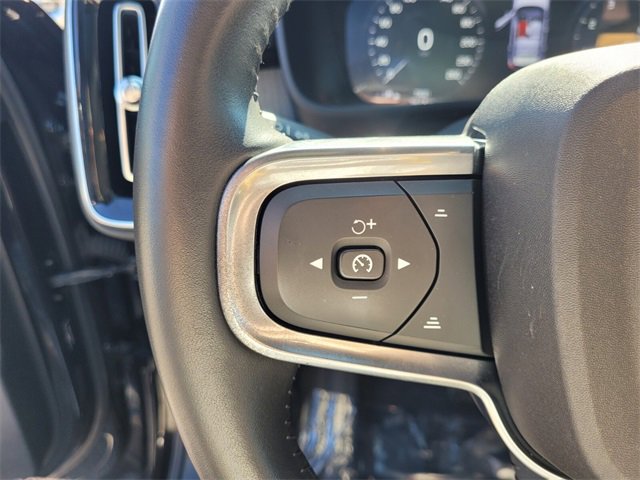 Used 2021 Volvo XC40 T5 Inscription image 32