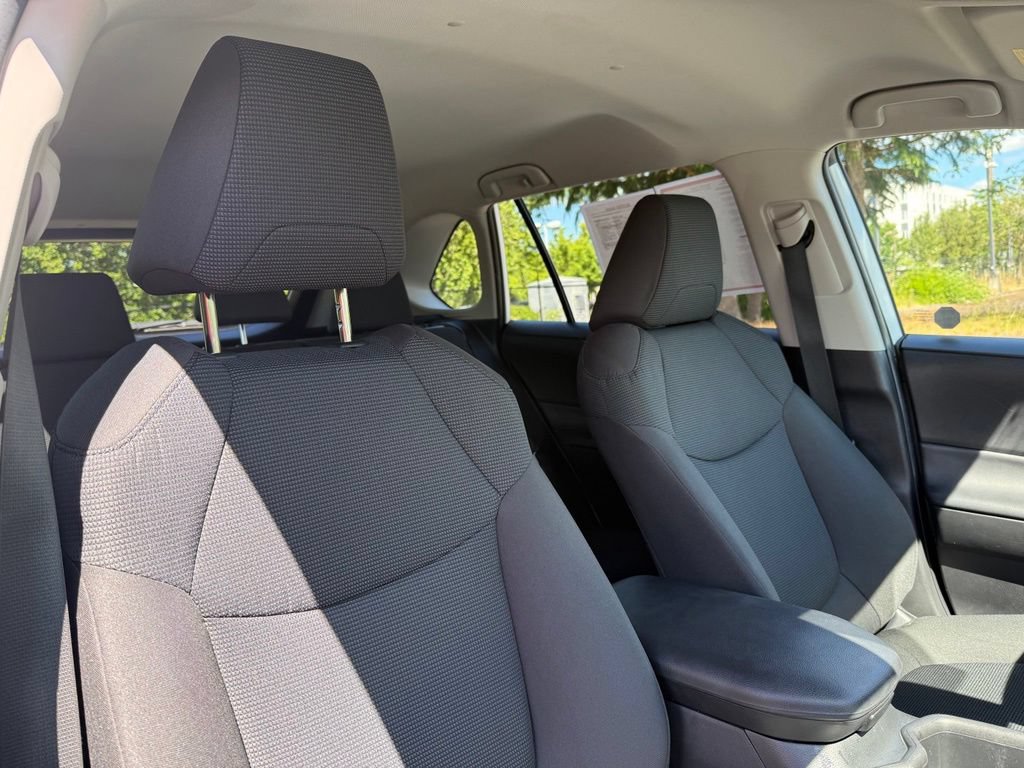 Certified 2022 Toyota RAV4 LE AWD/4WD image 21