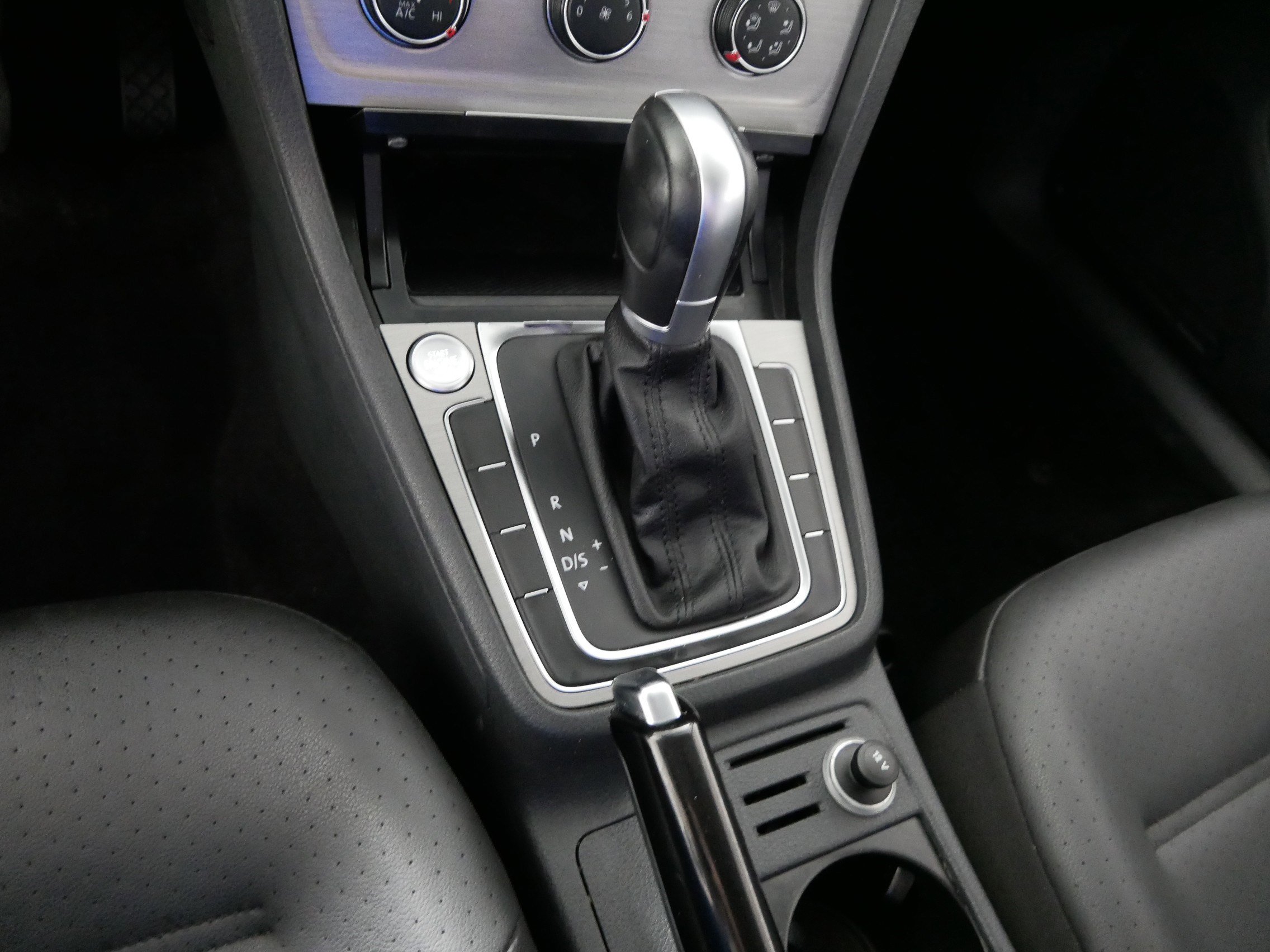 Used 2016 Volkswagen Golf Limited Edition image 24